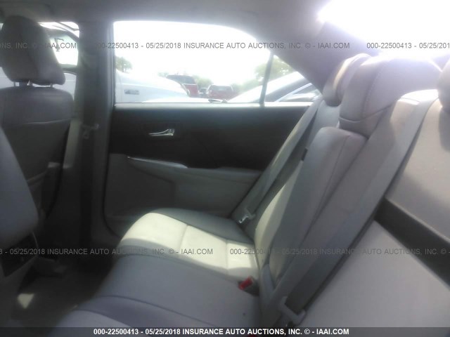 4T1BF1FK5EU780806 - 2014 TOYOTA CAMRY L/SE/LE/XLE ნაცრისფერი ფოტო 8