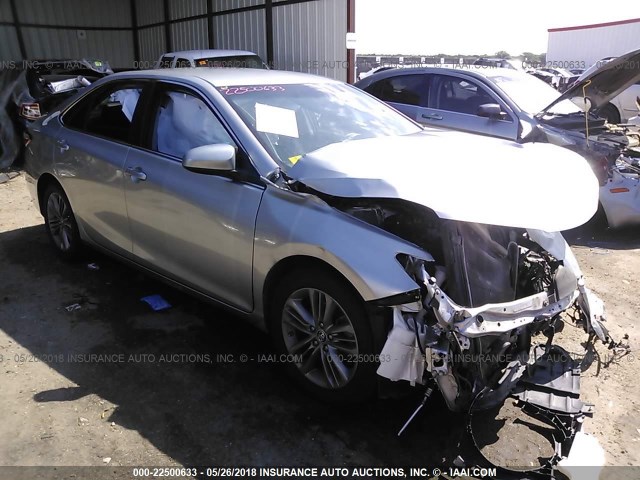 4T1BF1FK9FU084886 - 2015 TOYOTA CAMRY LE/XLE/SE/XSE SILVER photo 1