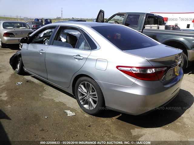 4T1BF1FK9FU084886 - 2015 TOYOTA CAMRY LE/XLE/SE/XSE SILVER photo 3