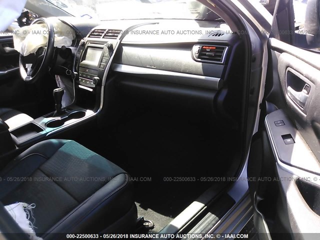 4T1BF1FK9FU084886 - 2015 TOYOTA CAMRY LE/XLE/SE/XSE SILVER photo 5