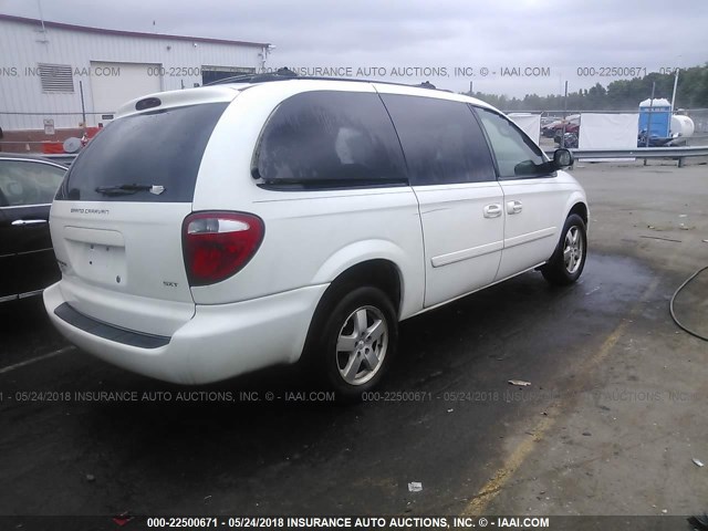 2D4GP44L05R437745 - 2005 DODGE GRAND CARAVAN SXT WHITE photo 4