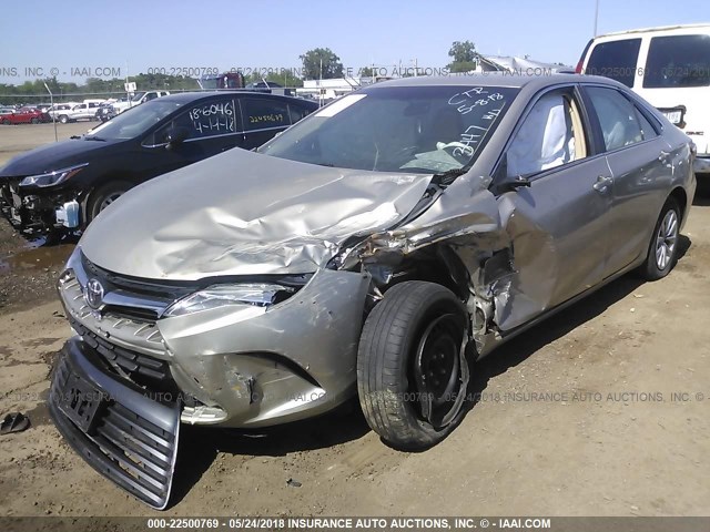 4T4BF1FK3FR473447 - 2015 TOYOTA CAMRY LE/XLE/SE/XSE GOLD photo 2