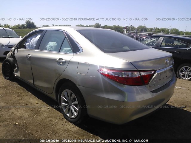 4T4BF1FK3FR473447 - 2015 TOYOTA CAMRY LE/XLE/SE/XSE GOLD photo 3