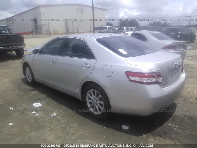 4T1BF3EK3AU100344 - 2010 TOYOTA CAMRY SE/LE/XLE SILVER photo 3