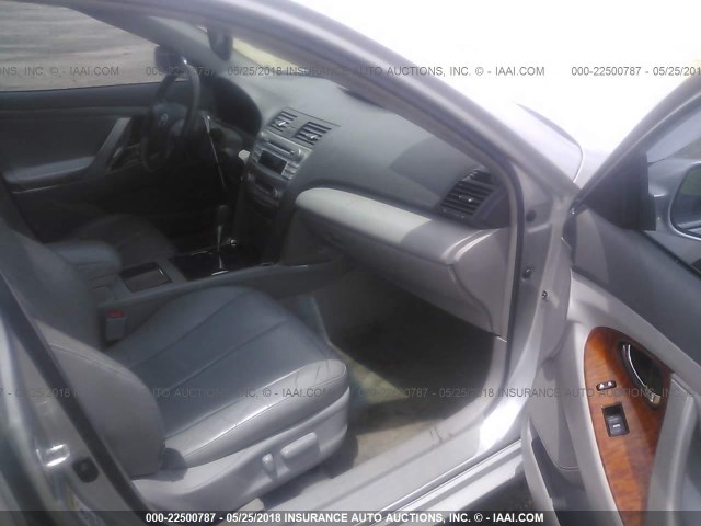 4T1BF3EK3AU100344 - 2010 TOYOTA CAMRY SE/LE/XLE SILVER photo 5