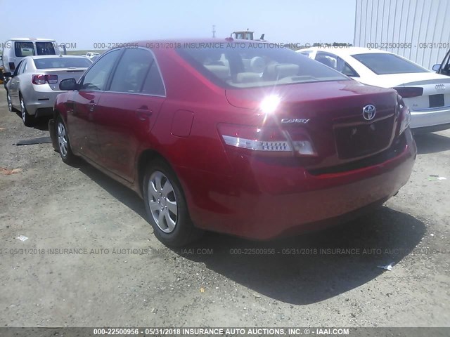 4T4BF3EK5AR063951 - 2010 TOYOTA CAMRY SE/LE/XLE RED photo 3