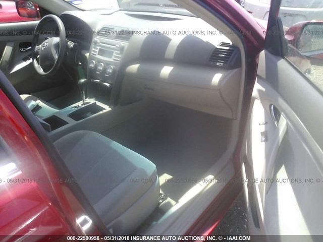 4T4BF3EK5AR063951 - 2010 TOYOTA CAMRY SE/LE/XLE RED photo 5
