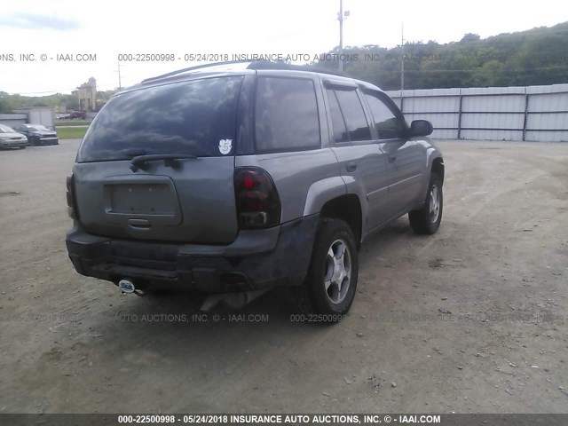 1GNDT13S982101637 - 2008 CHEVROLET TRAILBLAZER LS/LT GRAY photo 4