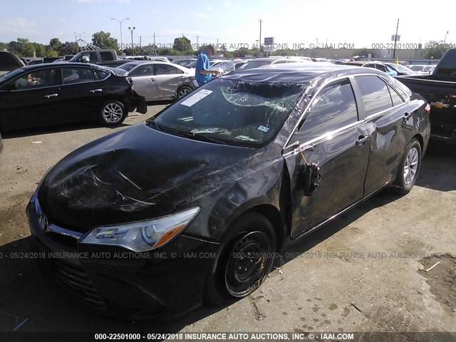 4T4BF1FK5GR557187 - 2016 TOYOTA CAMRY LE/XLE/SE/XSE 黑色 照片 2