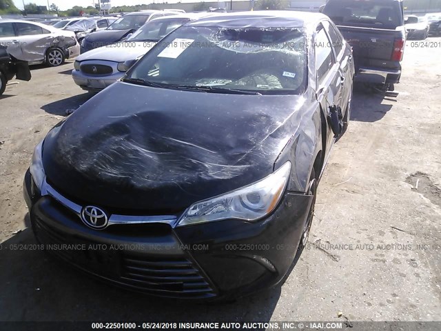 4T4BF1FK5GR557187 - 2016 TOYOTA CAMRY LE/XLE/SE/XSE 黑色 照片 6