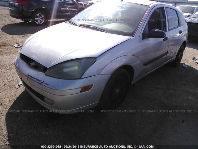 3FAFP37333R121994 - 2003 FORD FOCUS ZX5 SILVER photo 2