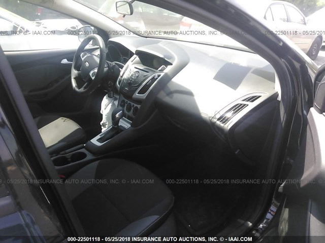 1FADP3F27DL367768 - 2013 FORD FOCUS SE 黑色 照片 5