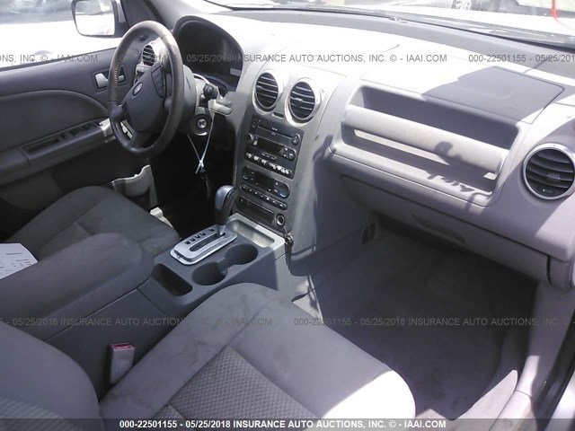 1FMZK02125GA26813 - 2005 FORD FREESTYLE SEL SILVER photo 5