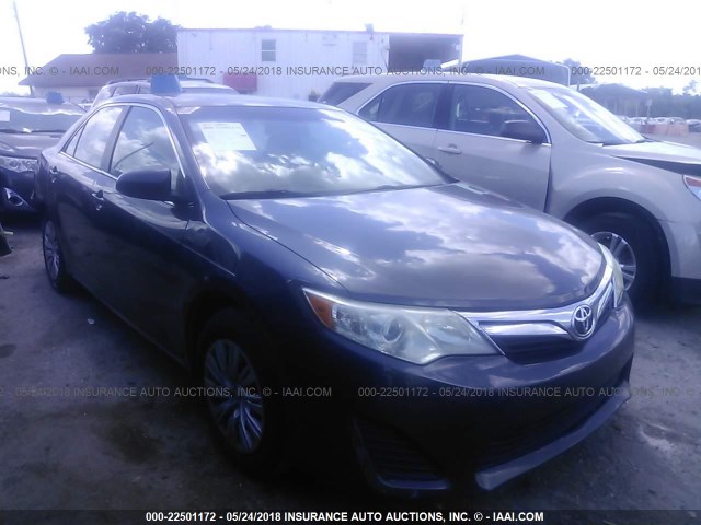4T1BF1FK6CU047600 - 2012 TOYOTA CAMRY SE/LE/XLE ნაცრისფერი ფოტო 1