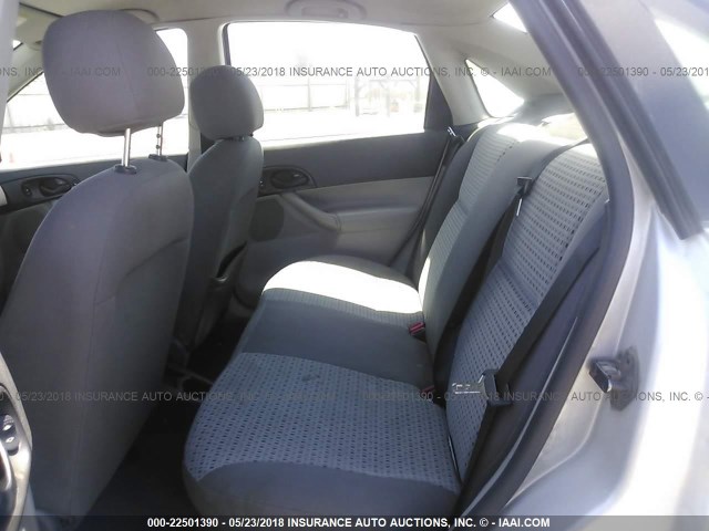 1FAFP34NX7W362458 - 2007 FORD FOCUS ZX4/S/SE/SES GRAY photo 8