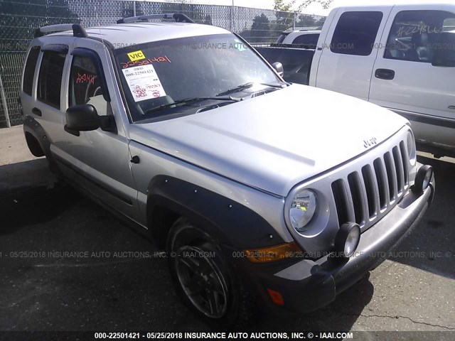 1J4GL38K55W642550 - 2005 JEEP LIBERTY RENEGADE SILVER photo 1