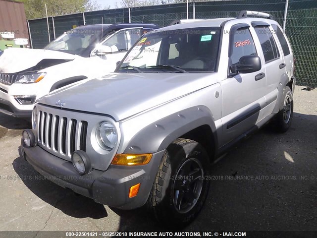 1J4GL38K55W642550 - 2005 JEEP LIBERTY RENEGADE SILVER photo 2