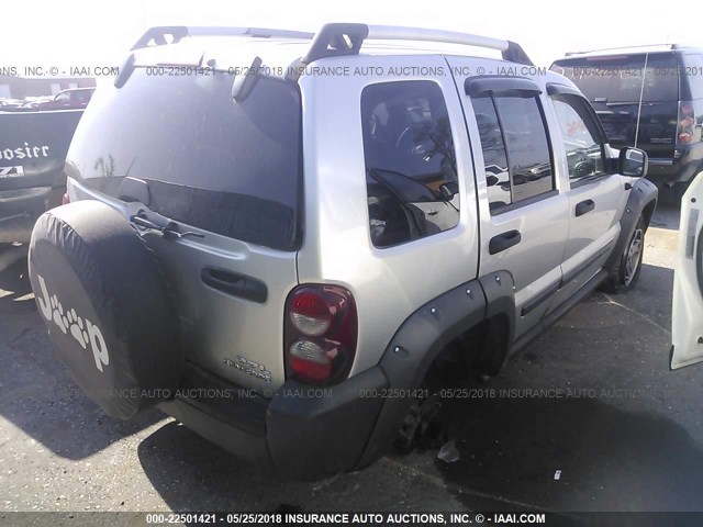 1J4GL38K55W642550 - 2005 JEEP LIBERTY RENEGADE SILVER photo 4