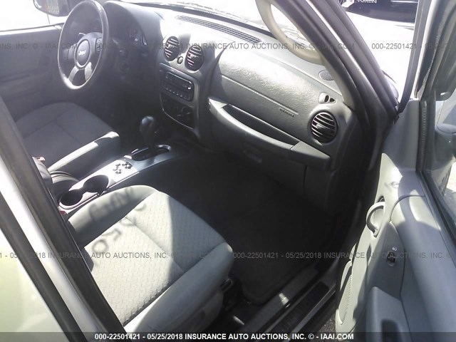 1J4GL38K55W642550 - 2005 JEEP LIBERTY RENEGADE SILVER photo 5