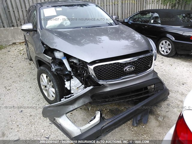 5XYPG4A35GG172023 - 2016 KIA SORENTO LX/L SILVER photo 6