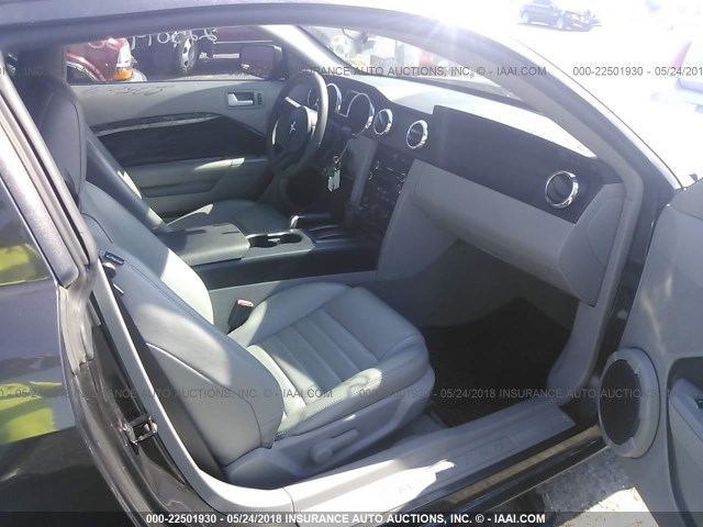 1ZVHT82H185139867 - 2008 FORD MUSTANG GT GRAY photo 5