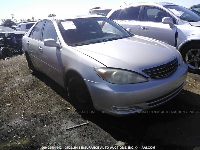 4T1BE32K13U185839 - 2003 TOYOTA CAMRY LE/XLE/SE ნაცრისფერი ფოტო 1