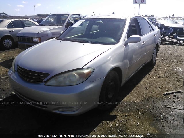 4T1BE32K13U185839 - 2003 TOYOTA CAMRY LE/XLE/SE ნაცრისფერი ფოტო 2