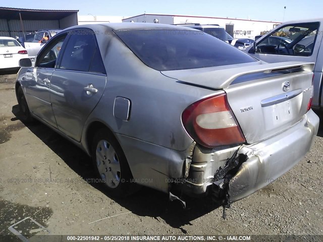 4T1BE32K13U185839 - 2003 TOYOTA CAMRY LE/XLE/SE ნაცრისფერი ფოტო 3