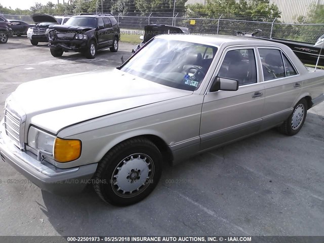 WDBCA24D1KA458368 - 1989 MERCEDES-BENZ 300 SE SILVER photo 2