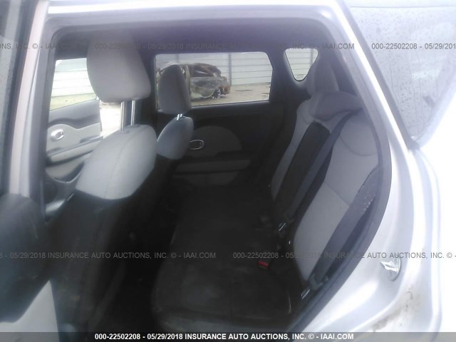 KNDJN2A25E7736108 - 2014 KIA SOUL SILVER photo 8