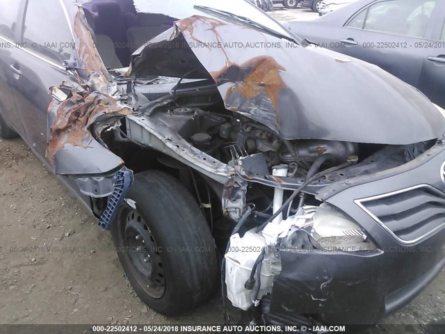 4T4BF3EK1BR165541 - 2011 TOYOTA CAMRY SE/LE/XLE ნაცრისფერი ფოტო 6