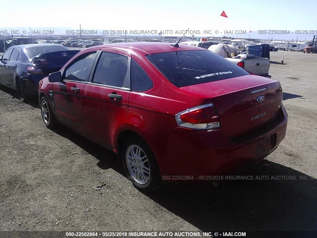 1FAHP35NX8W104112 - 2008 FORD FOCUS SE/SEL/SES RED photo 3