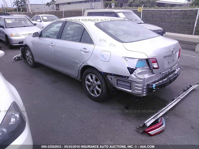 4T1BF3EK5BU219854 - 2011 TOYOTA CAMRY SE/LE/XLE SILVER photo 3
