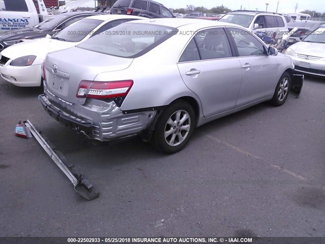 4T1BF3EK5BU219854 - 2011 TOYOTA CAMRY SE/LE/XLE SILVER photo 4