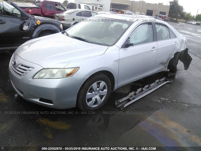 4T1BK46K47U033004 - 2007 TOYOTA CAMRY NEW GENERAT LE/XLE/SE SILVER photo 2