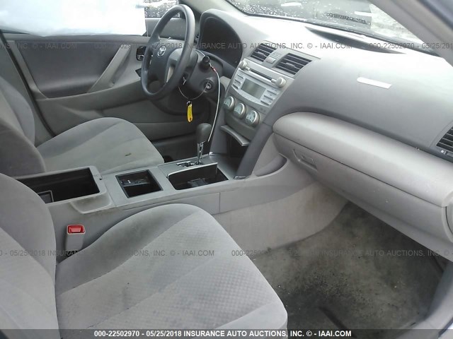 4T1BK46K47U033004 - 2007 TOYOTA CAMRY NEW GENERAT LE/XLE/SE SILVER photo 5