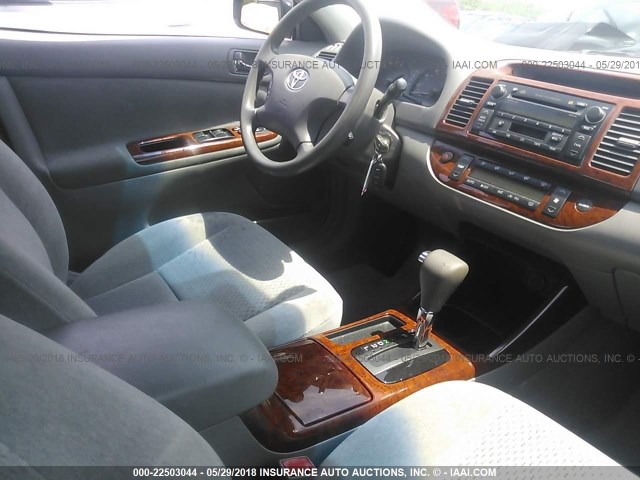 4T1BE30KX3U180982 - 2003 TOYOTA CAMRY LE/XLE/SE შავი ფოტო 5