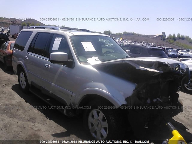 5LMFU28R54LJ07054 - 2004 LINCOLN NAVIGATOR SILVER photo 1