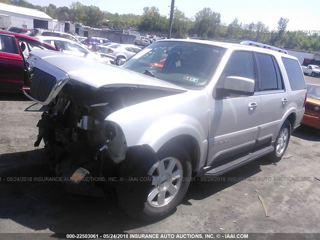 5LMFU28R54LJ07054 - 2004 LINCOLN NAVIGATOR SILVER photo 2