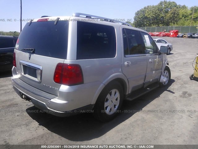 5LMFU28R54LJ07054 - 2004 LINCOLN NAVIGATOR SILVER photo 4
