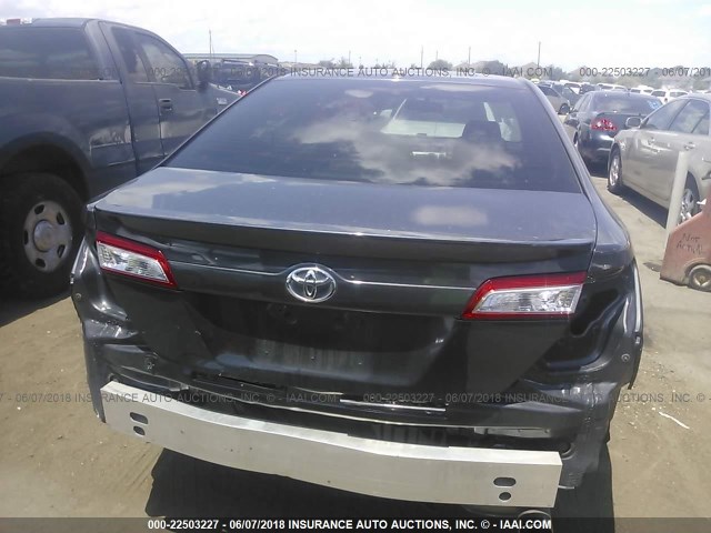4T1BF1FK8CU105772 - 2012 TOYOTA CAMRY SE/LE/XLE ნაცრისფერი ფოტო 6