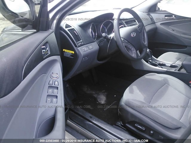 5NPEB4AC0EH872821 - 2014 HYUNDAI SONATA GLS ნაცრისფერი ფოტო 5