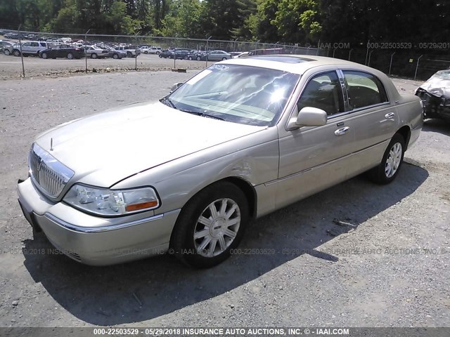 1LNHM82WX7Y639355 - 2007 LINCOLN TOWN CAR SIGNATURE LIMITED TAN photo 2