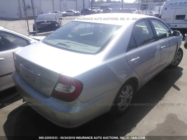 4T1BF32K64U569615 - 2004 TOYOTA CAMRY LE/XLE/SE ვერცხლისფერი ფოტო 4