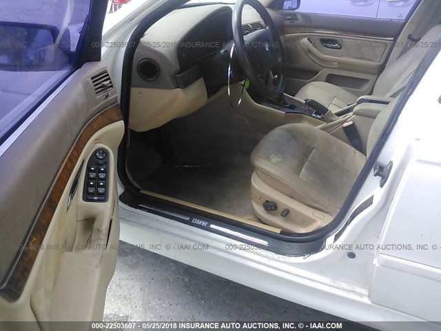 WBADT43452GY43083 - 2002 BMW 525 I AUTOMATIC WHITE photo 5