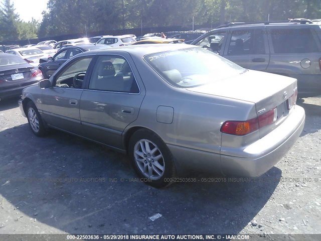 4T1BF28KX1U125151 - 2001 TOYOTA CAMRY LE/XLE GRAY photo 3