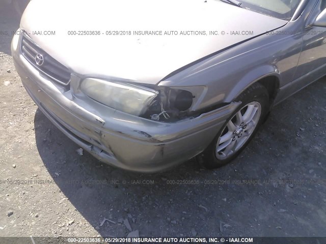 4T1BF28KX1U125151 - 2001 TOYOTA CAMRY LE/XLE GRAY photo 6