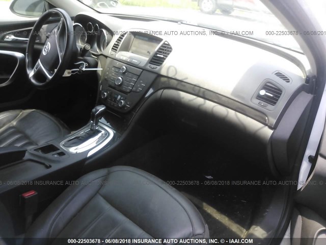 2G4GR5ER9C9215228 - 2012 BUICK REGAL WHITE photo 5
