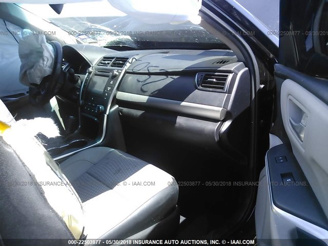 4T1BF1FK7FU001696 - 2015 TOYOTA CAMRY LE/XLE/SE/XSE BLACK photo 5
