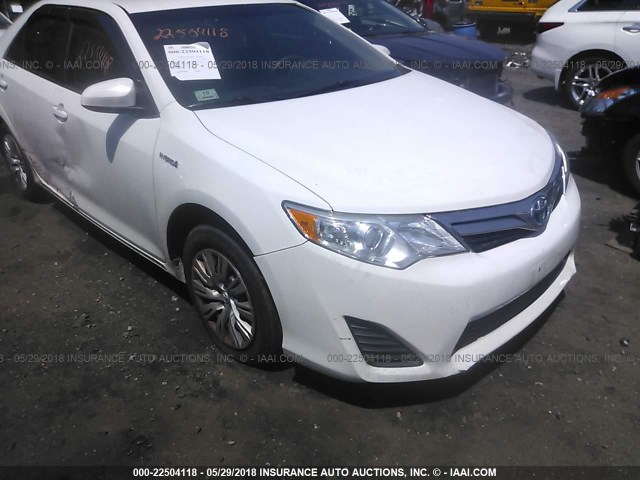 4T1BD1FK2EU121099 - 2014 TOYOTA CAMRY HYBRID/LE/XLE თეთრი ფოტო 1